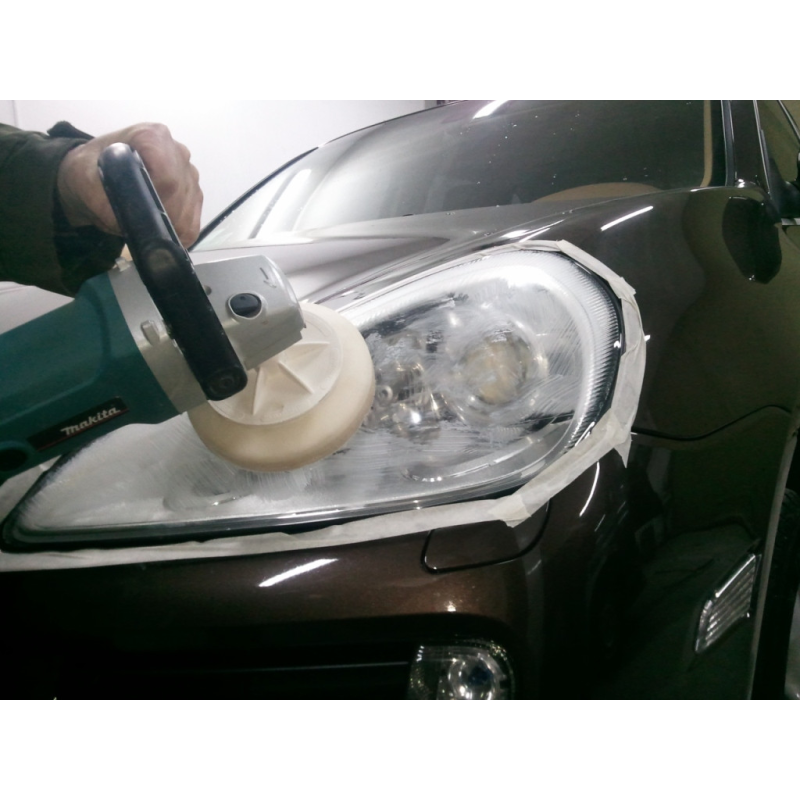 Оклейка великих фар антигравійною плівкою