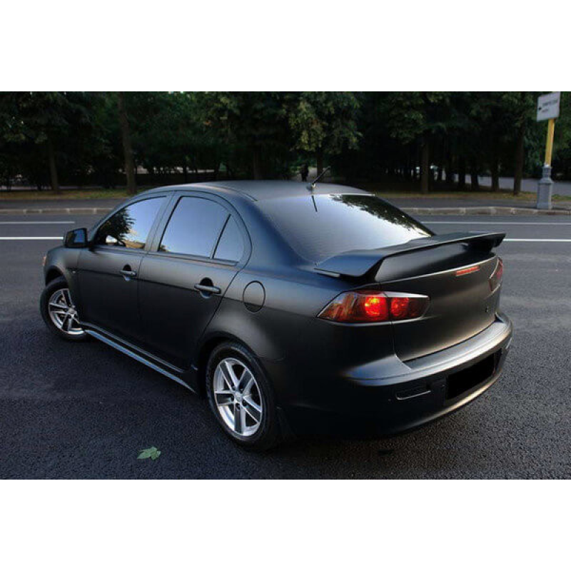 Обклеювання деталей салону під карбон