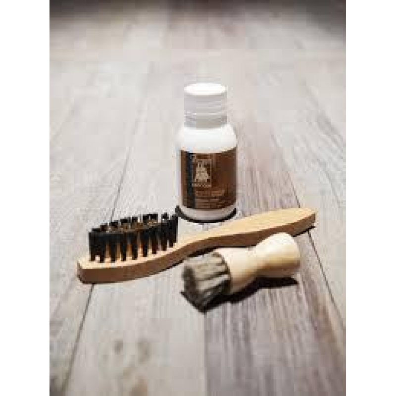 Видалення бруду з взуття Famaco Raviv Cuir Видалення бруду з взуття Famaco Raviv Cuir