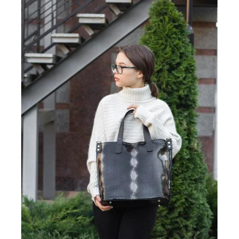 Жіноча стильна сумка під рептилію Laura Biaggi (54-09) чорна Жіноча стильна сумка під рептилію Laura Biaggi (54-09) чорна