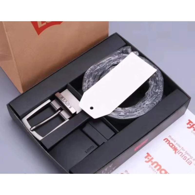 Чоловічий подарунковий набір (шкіряний ремінь з двома пряжками) (3003)