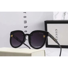 Жіночі стильні окуляри від сонця (8018)